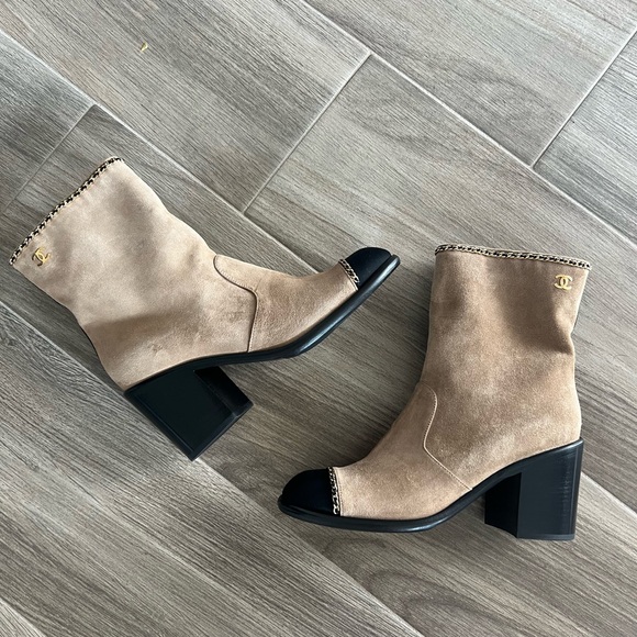 Chanel suede boot size 39 - Picture 1 of 6